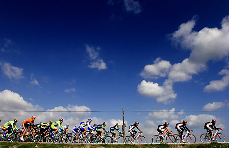 A pack of riders cycle during the third stage of the Mallorca's Challenge cycling competition near the village of Pollensa in the Spanish island of Mallorca February 7, 2006. Comunitat Valenciana rider David Bernabeu of Spain won the third stage. The race runs from February 5 to 9. [Reuters]