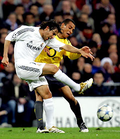 Real Madrid's Raul (L) is tackled by Arsenal's Gilberto from Brazil during their Champions League first knockout round, first leg soccer match at Santiago Bernabeu stadium in Madrid, February 21, 2006. Raul played his 100th Champions League match.