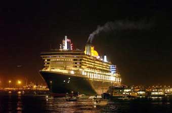 Queen Mary 2 leaves on Maiden voyage