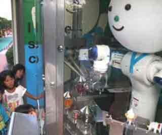 Robot sells ice cream in Japan<BR>日推出冰激凌售賣機(jī)器人