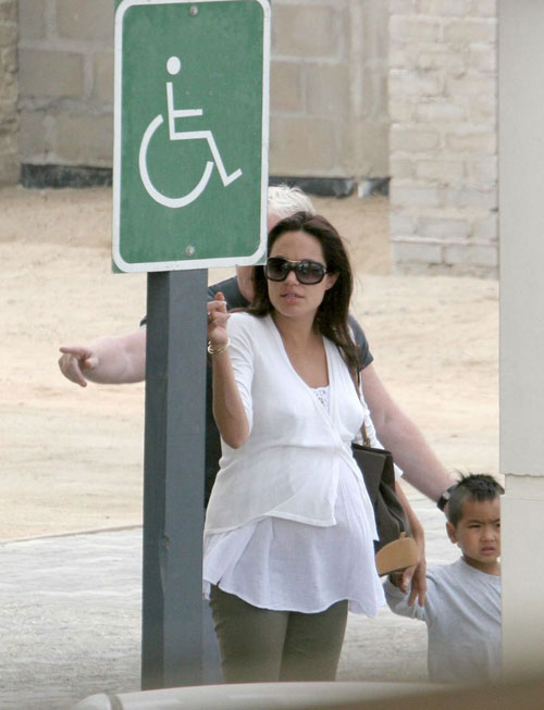 Jolie, Pitt start Namibian enterprise