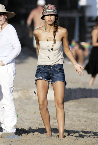 Jessica Alba beach pictures