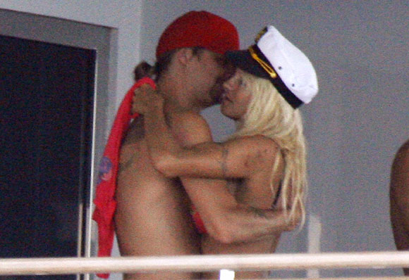 Pamela Anderson marries Kid Rock in France