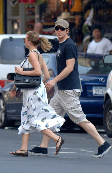 Scarlett Johansson and Josh Harnett in NYC