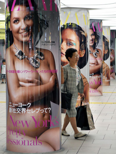 Nude Britney poster allowed in Tokyo subway