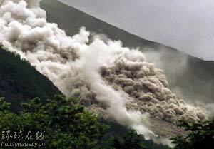 默拉皮火山噴發在即 印尼爪哇島上萬居民需撤離