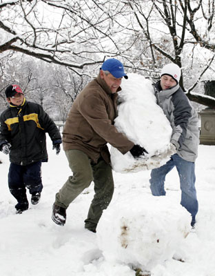 民生百態：美國中西部暴風雪下的快樂與痛苦