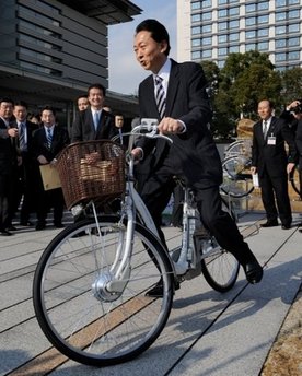 鳩山迎來執政后第一個生日 感嘆執政艱難