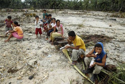 印尼海嘯致408人死亡災(zāi)區(qū)缺醫(yī)少藥 兩月大女嬰獲救