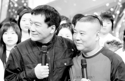 郭德綱一夜成名 在北京和老婆仍租房住