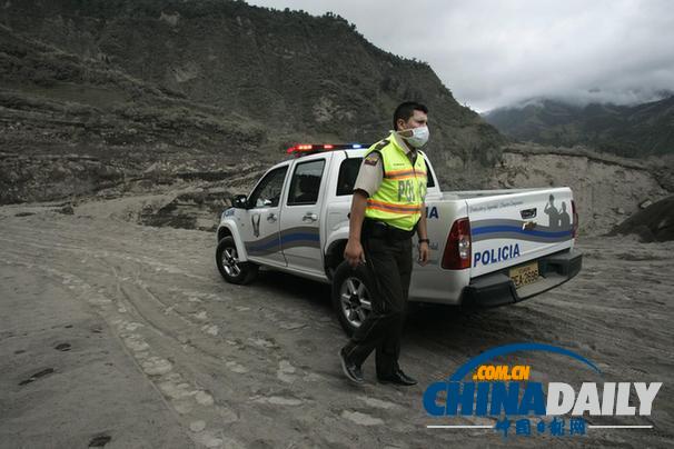 通古拉瓦火山噴出大量火山灰 厄瓜多爾發布橙色預警