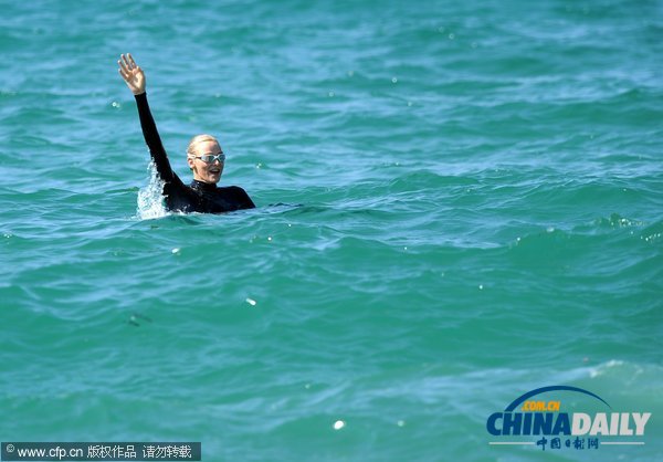 摩納哥夏琳王妃親自下海 美人魚宣傳水上安全意識(shí)（組圖）