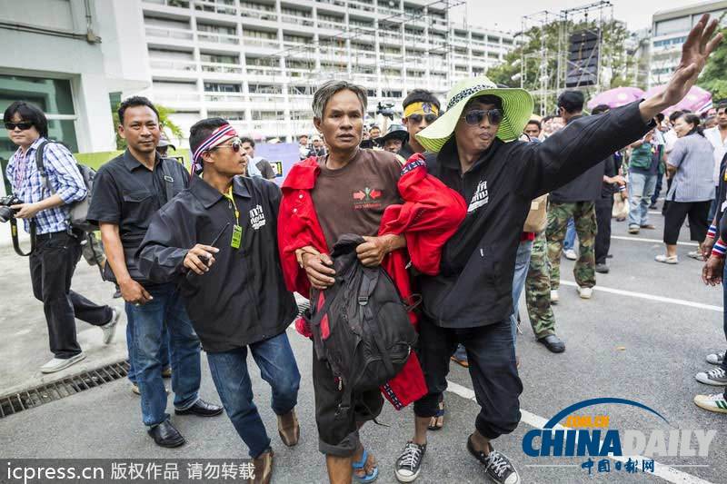 泰國示威者占領政府要害部門 要求總理英拉下臺