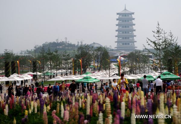 Visitors tour Int'l Horticultural Expo