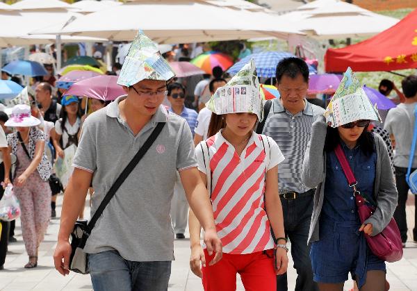 People visit Int'l Horticultural Expo park as Xi'an embraced sunny day