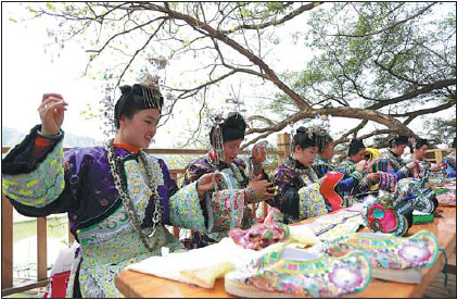 Tourists flock to enjoy colorful ethnic cultures