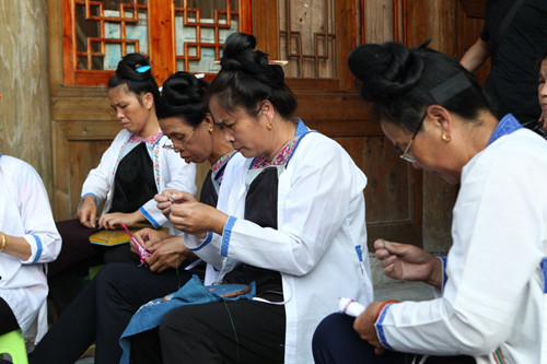 Young passion poured into indigo dye