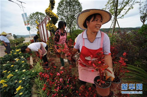 Guiyang scenic spots welcome holiday travelers