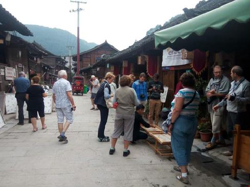 Traditional papermaking skills draw foreign attention