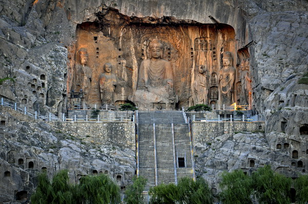 Close encounter with the Losana Buddha