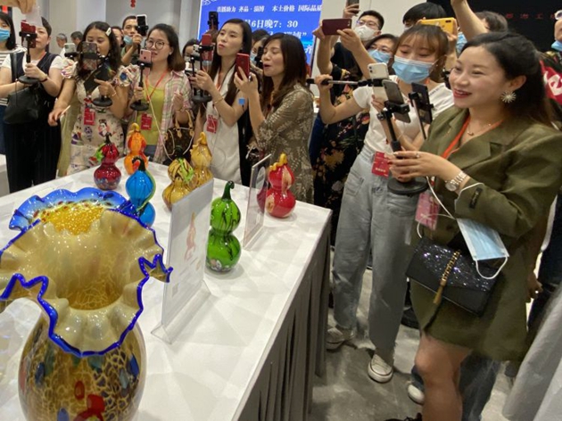 Zibo launches livestreaming month to boost cultural products sales