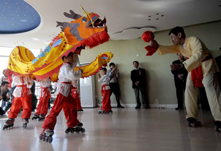 The Jiao quintuplets from Cangzhou, Hebei province, perform a dragon dance on rollerskates in Beijing March 4, 2008. They were also chosen as young ambassadors for the Beijing Olympic Games on Tuesday to coincide with their sixth birthday. [Xinhua]