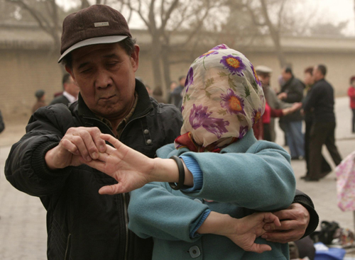 Dance amid sandstorm