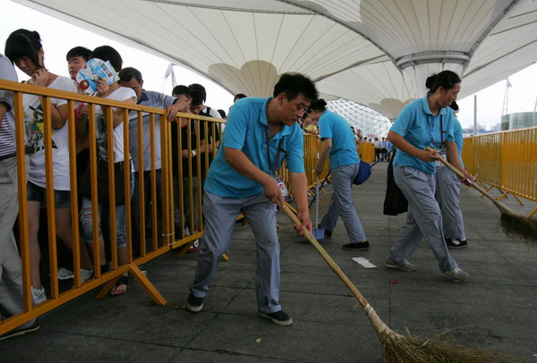 'Expo bees' buzz unnoticed