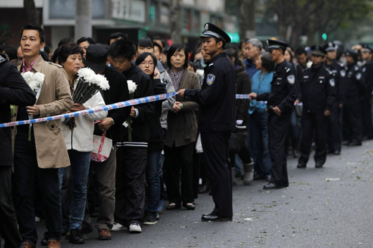 Thousands mourn fire victims in Shanghai