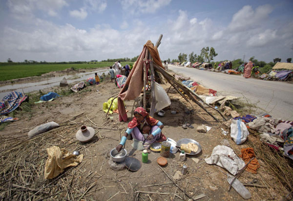 Floods rattle Pakistan, 300,000 homeless