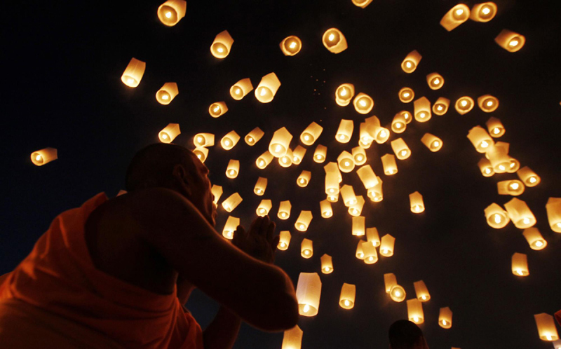 Buddhist monks pray for new year in Thailand