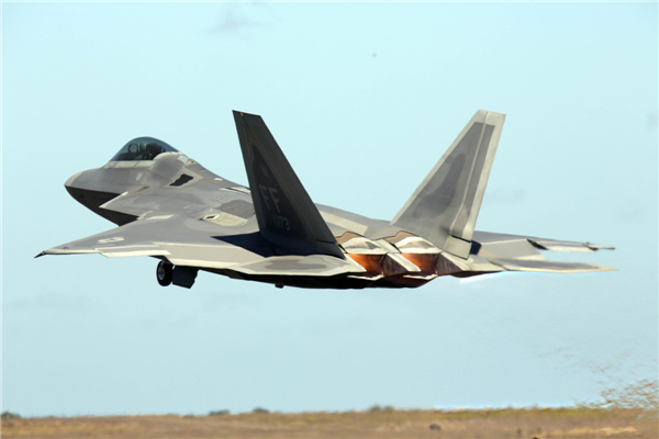 F-22A Raptor performs in Australian Intl Airshow