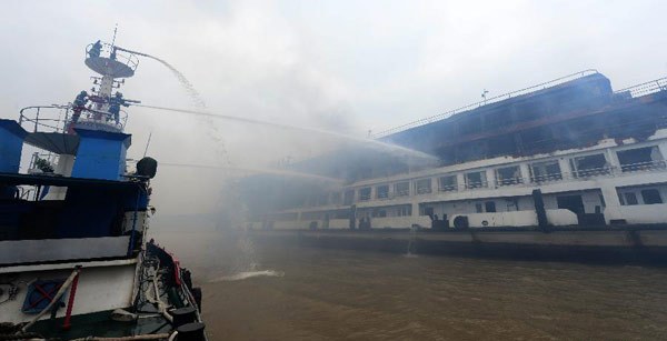 Leisure boat caught on fire in Wuhan