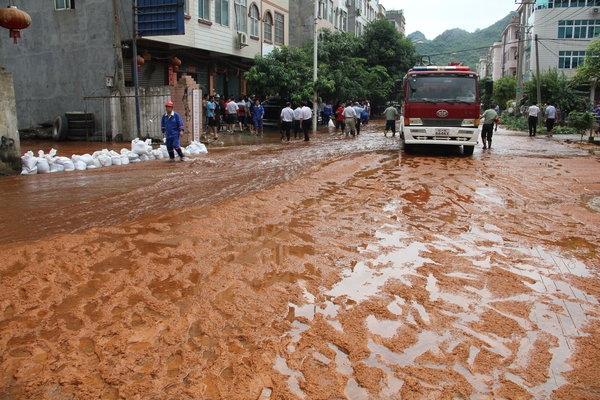 Spilled cement slurry affects life in S China