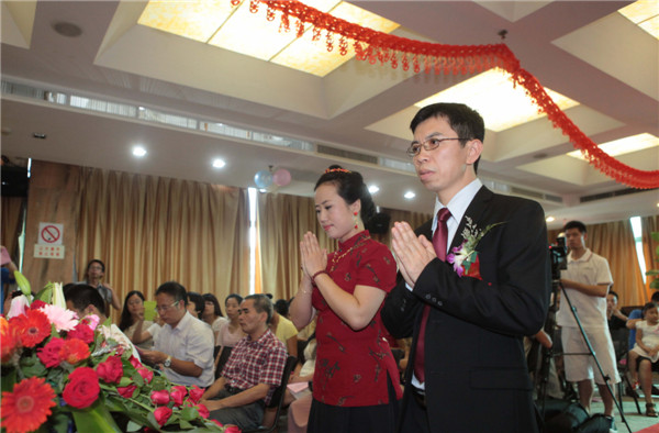 Buddhist wedding chimes in E China