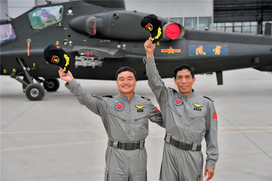 PLA 'Thunder' aerobatic team debuts at Expo