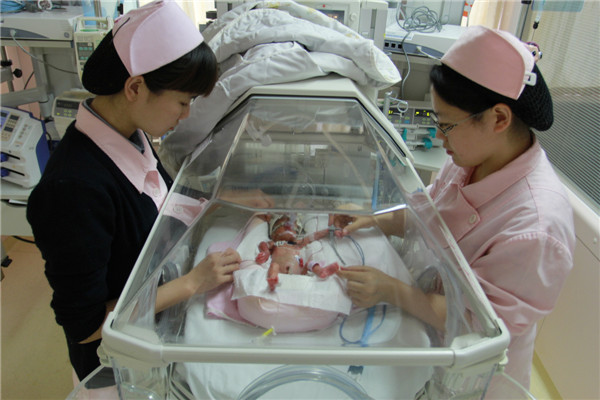 Palm-size baby born in C China