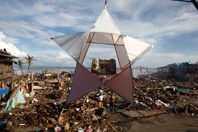 Survivors of Typhoon Haiyan receive Christmas gift