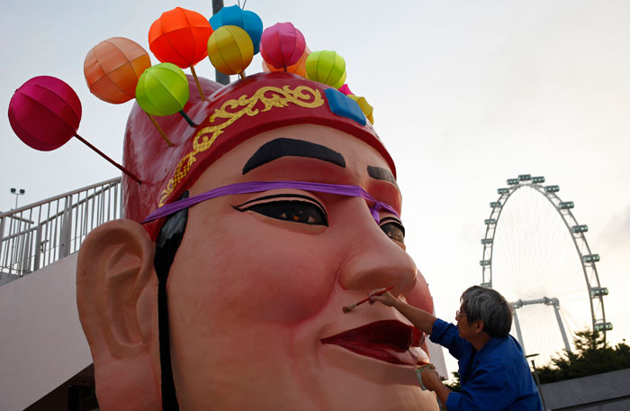 Statue made to welcome New Year in Singapore