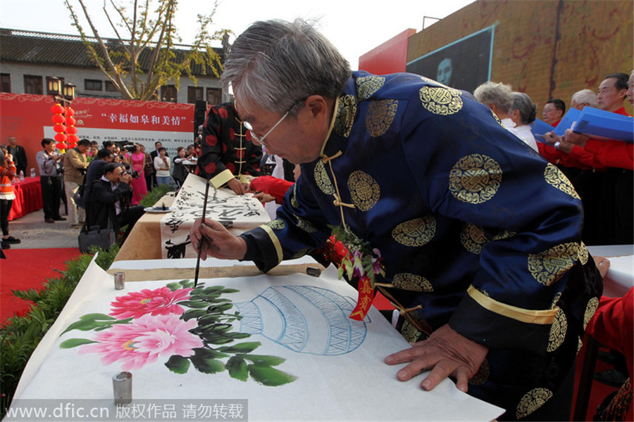 Couples mark golden wedding anniversary in Jiangsu