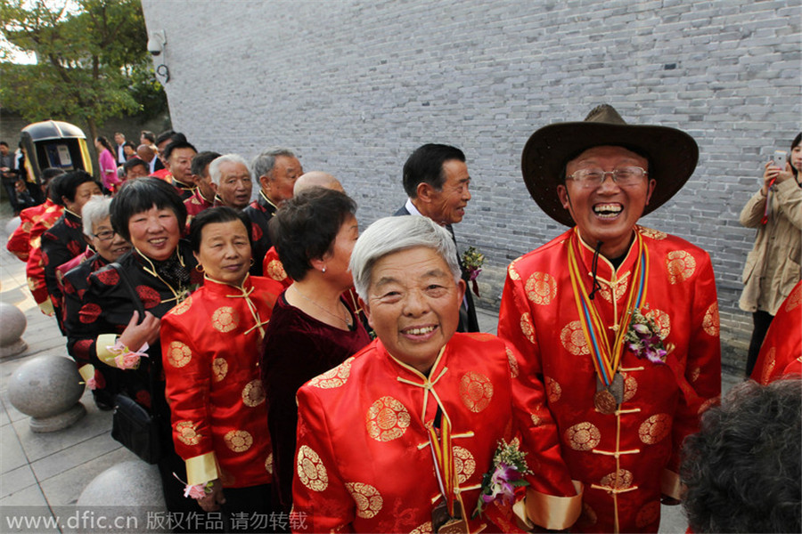 Couples mark golden wedding anniversary in Jiangsu