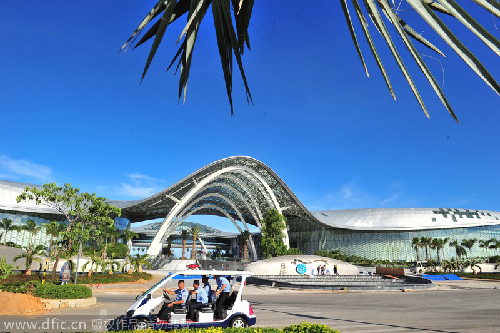 World's largest duty-free shopping center to open in Sanya