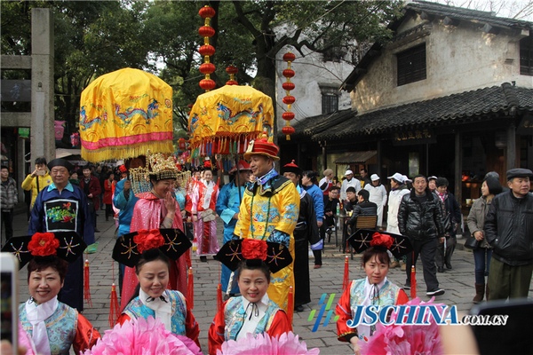 Wuxi's Huishan town welcomes 'Emperor' of Qing Dynasty