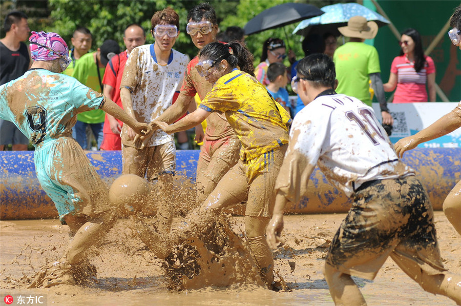 Swamp soccer: Players battle for ball in Nanjing