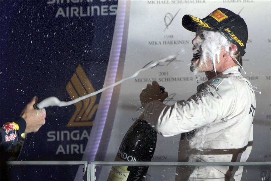 Nico Rosberg shines at 2016 Singapore F1 Grand Prix Night Race