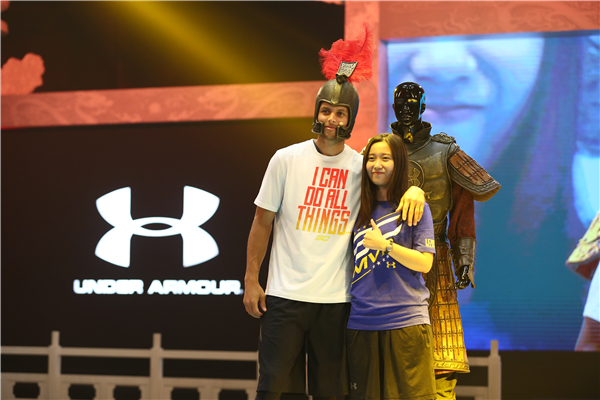 NBA Warrior Stephen Curry plays Terracotta Warrior