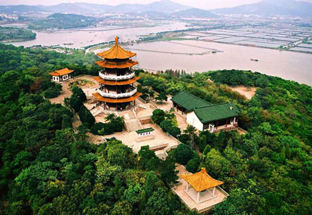 Top 10 satisfying tourist cities of 2012 in China