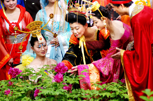 'Green hikers' in an ocean of flowers