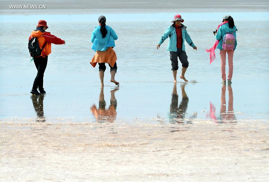 Scenery of Chaka Salt Lake in Qinghai