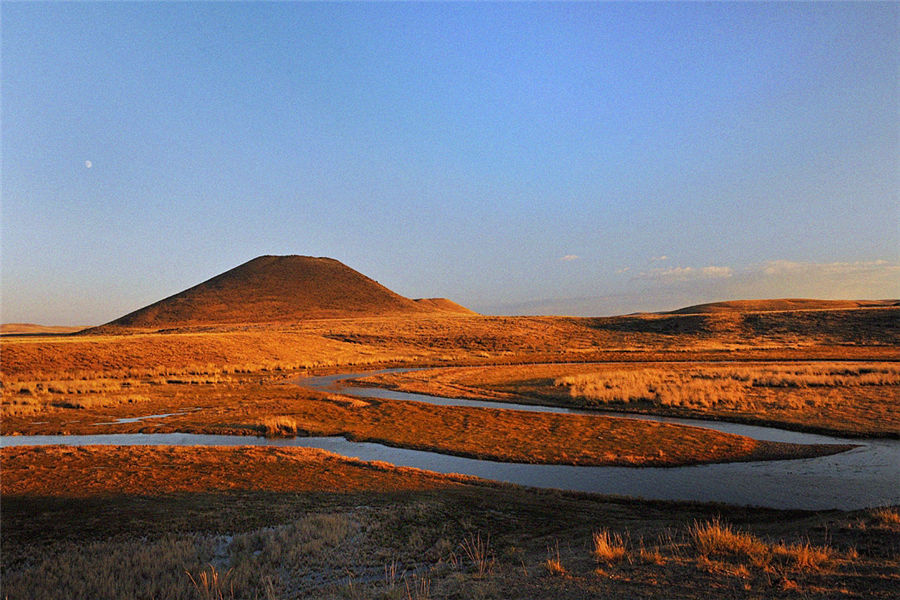 Autumn scenery of Xilinguole Grassland in Inner Mongolia